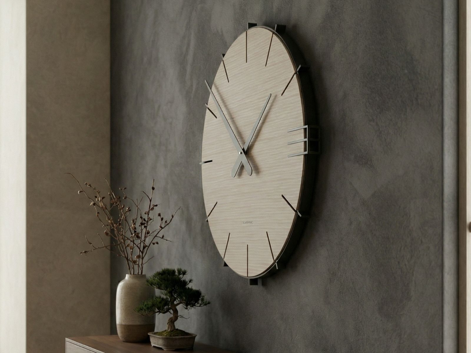 Mike evolves: new colors and new sizes for the modern wall clock